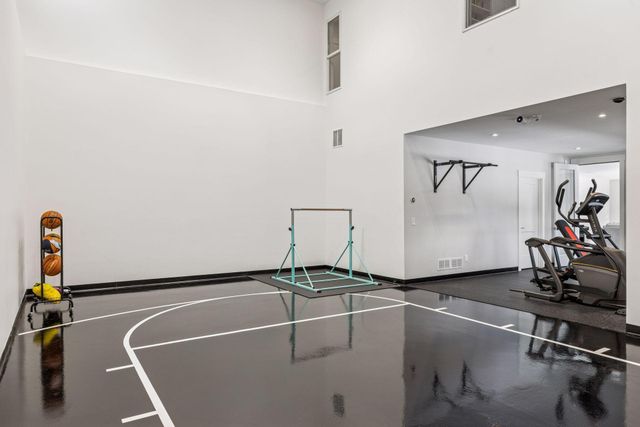 16865 46th Avenue N, Plymouth, MN 55446