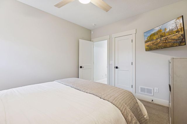 16865 46th Avenue N, Plymouth, MN 55446