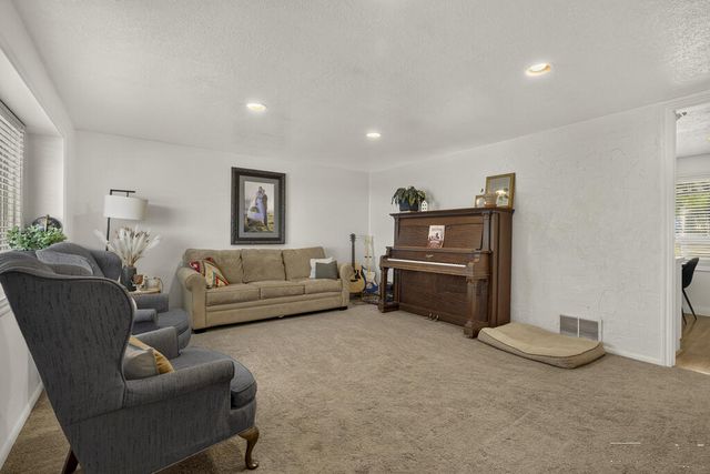 121 Mountain Drive, Pocatello, ID 83204