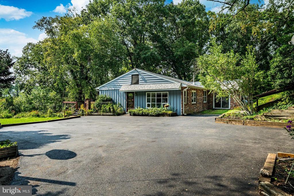 951 POTTSTOWN PIKE, WEST CHESTER, PA 19380 — exterior