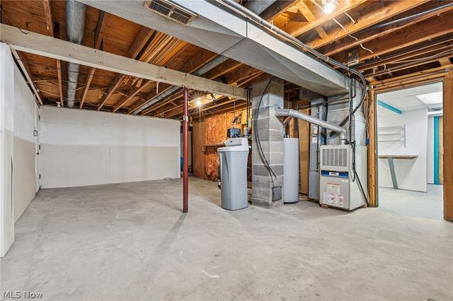 2465 Meadowside Street NW, Massillon, OH 44647