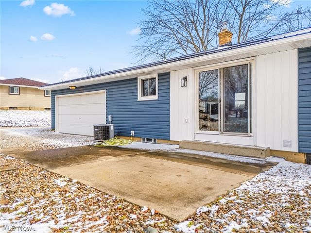 2465 Meadowside Street NW, Massillon, OH 44647