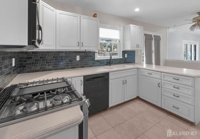 27 Oakland Road, Old Bridge, NJ 08857