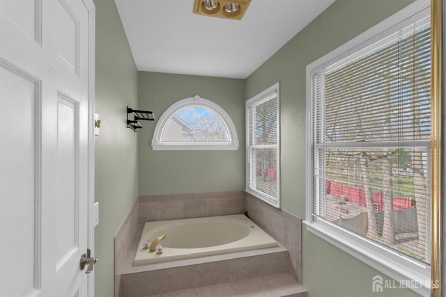 27 Oakland Road, Old Bridge, NJ 08857