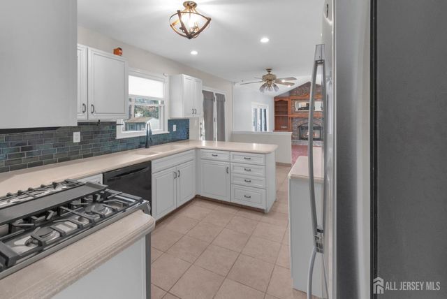 27 Oakland Road, Old Bridge, NJ 08857