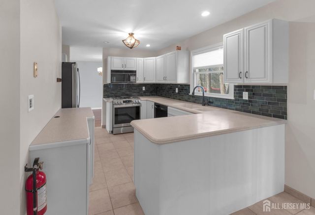 27 Oakland Road, Old Bridge, NJ 08857