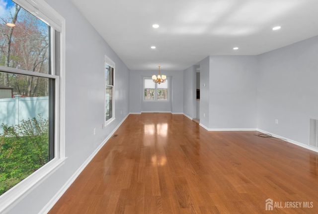 27 Oakland Road, Old Bridge, NJ 08857