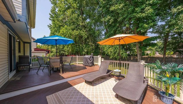 27 Oakland Road, Old Bridge, NJ 08857