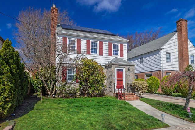 107 Acorn Way, Malverne, NY 11565