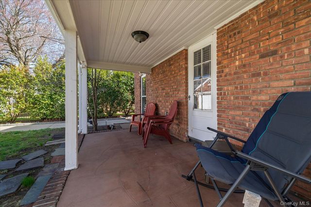 107 Acorn Way, Malverne, NY 11565