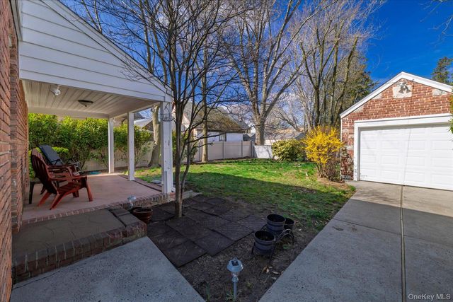 107 Acorn Way, Malverne, NY 11565