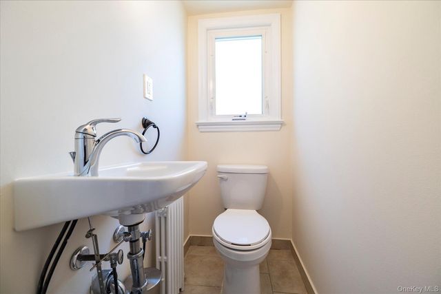 107 Acorn Way, Malverne, NY 11565