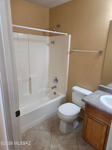 6903 S Creek Run Avenue, Tucson, AZ 85756