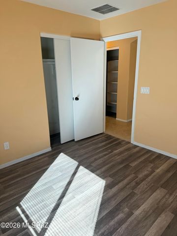 6903 S Creek Run Avenue, Tucson, AZ 85756