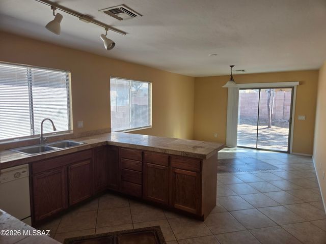 6903 S Creek Run Avenue, Tucson, AZ 85756