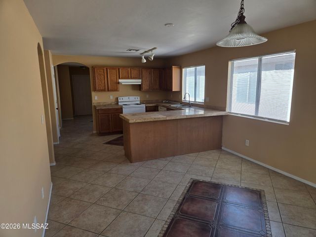6903 S Creek Run Avenue, Tucson, AZ 85756