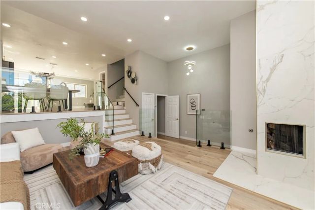 7 sunup, Irvine, CA 92603