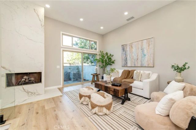 7 sunup, Irvine, CA 92603