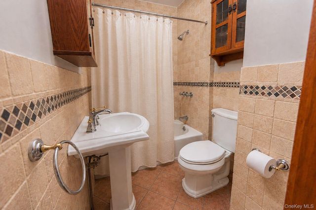 26209 E Williston Avenue, Floral Park, NY 11001