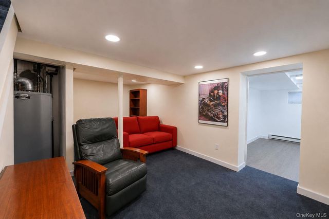 26209 E Williston Avenue, Floral Park, NY 11001