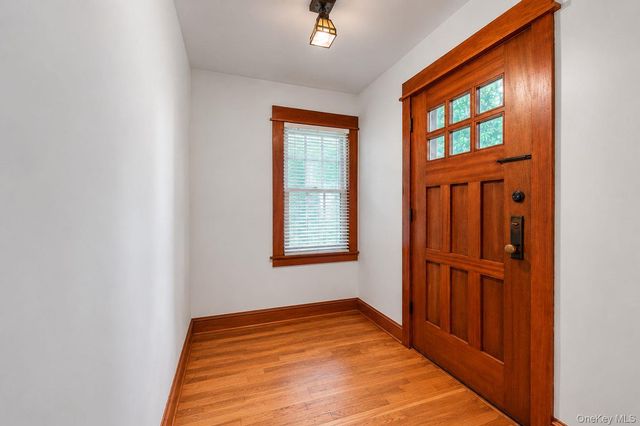 26209 E Williston Avenue, Floral Park, NY 11001