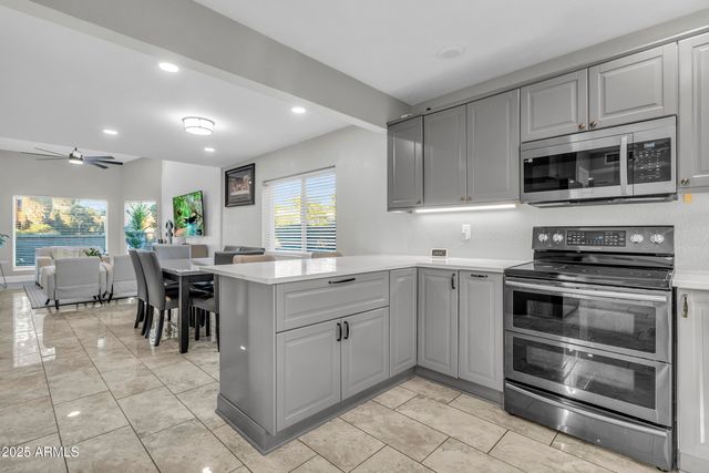 909 W OBISPO Avenue, Mesa, AZ 85210