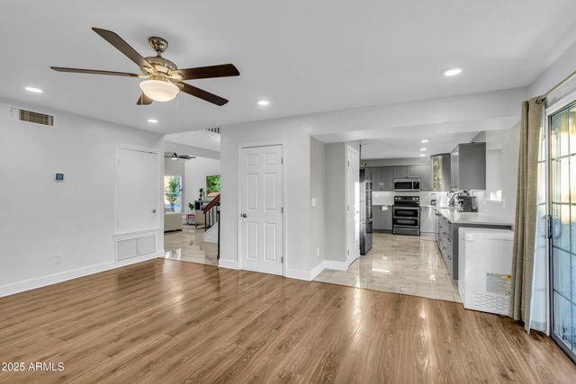 909 W OBISPO Avenue, Mesa, AZ 85210