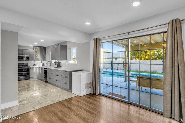 909 W OBISPO Avenue, Mesa, AZ 85210