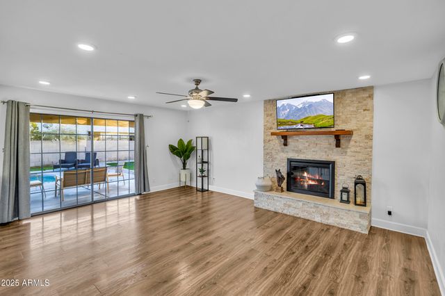 909 W OBISPO Avenue, Mesa, AZ 85210