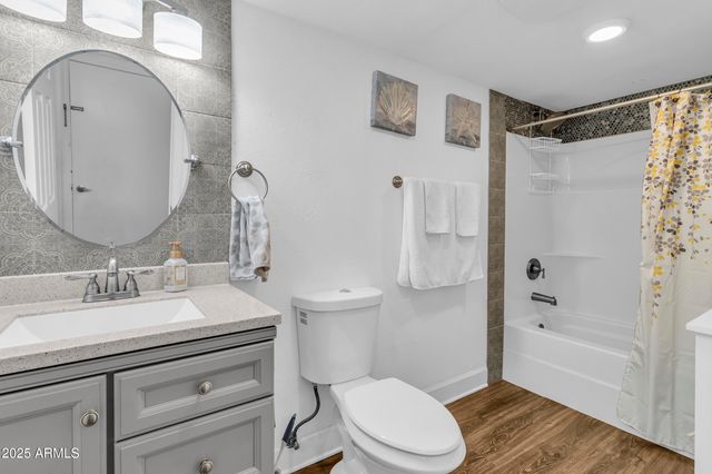 909 W OBISPO Avenue, Mesa, AZ 85210