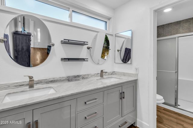 909 W OBISPO Avenue, Mesa, AZ 85210