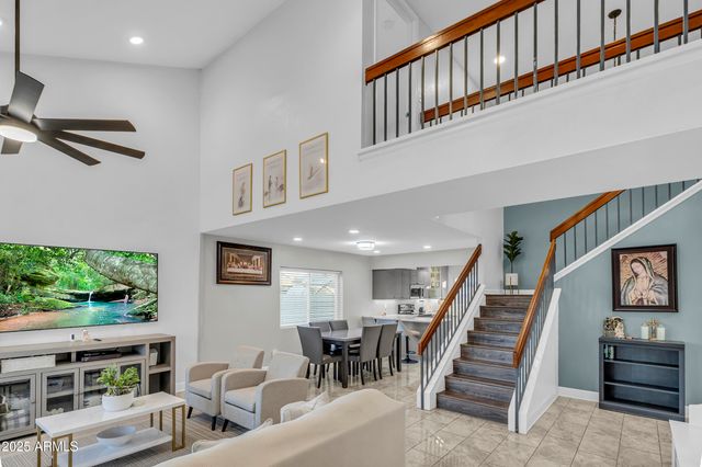 909 W OBISPO Avenue, Mesa, AZ 85210