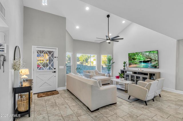 909 W OBISPO Avenue, Mesa, AZ 85210