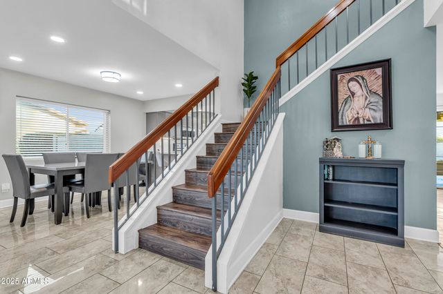 909 W OBISPO Avenue, Mesa, AZ 85210