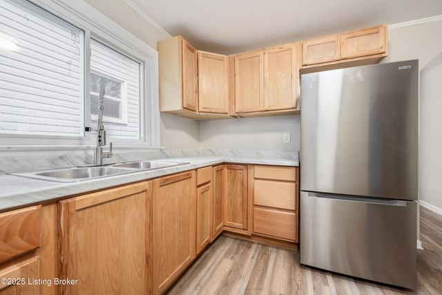 4214 Hazelwood Ave, Louisville, KY 40215