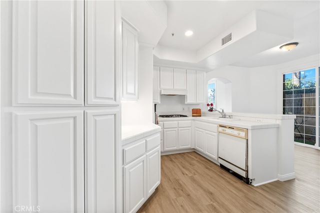 5142 Warner 112, Huntington Beach, CA 92649