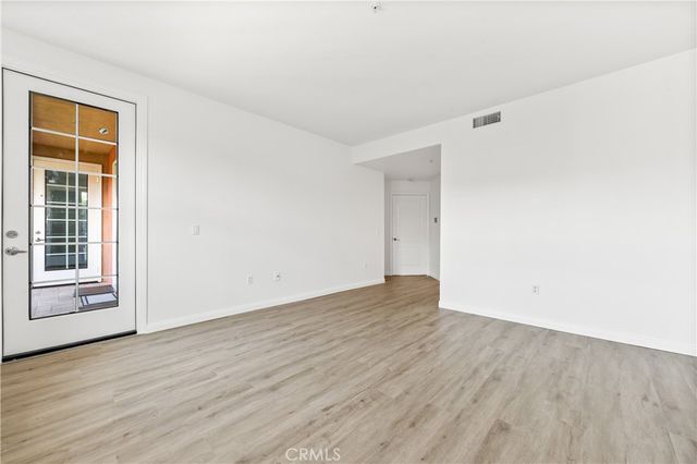 5142 Warner 112, Huntington Beach, CA 92649