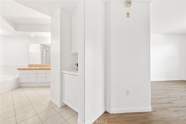 5142 Warner 112, Huntington Beach, CA 92649