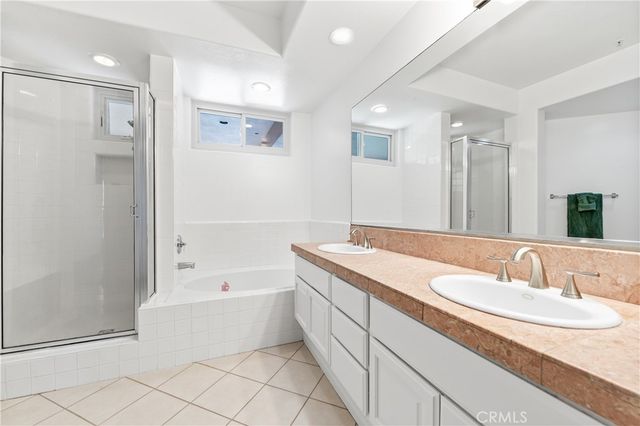 5142 Warner 112, Huntington Beach, CA 92649