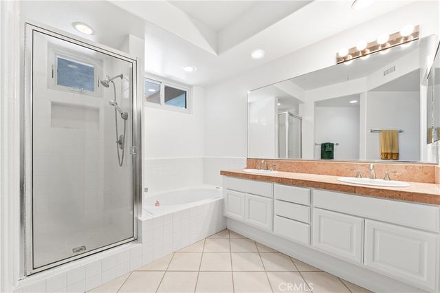 5142 Warner 112, Huntington Beach, CA 92649