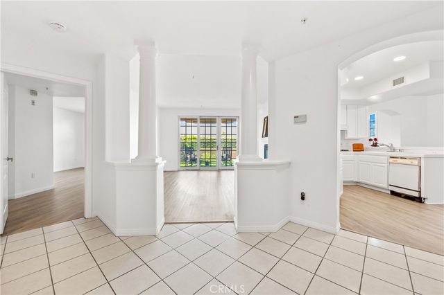 5142 Warner 112, Huntington Beach, CA 92649