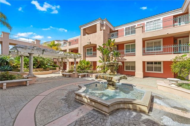 5142 Warner 112, Huntington Beach, CA 92649