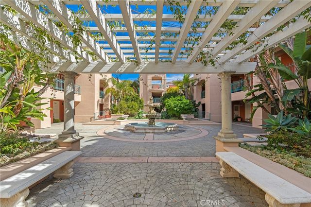 5142 Warner 112, Huntington Beach, CA 92649