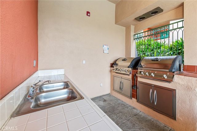 5142 Warner 112, Huntington Beach, CA 92649