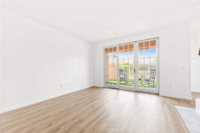 5142 Warner 112, Huntington Beach, CA 92649