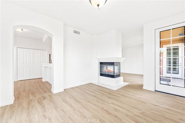 5142 Warner 112, Huntington Beach, CA 92649