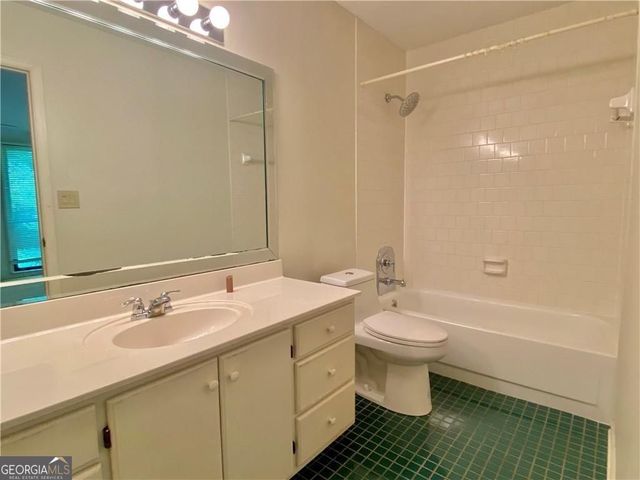 1148 Riverbend Club Drive SE, Atlanta, GA 30339