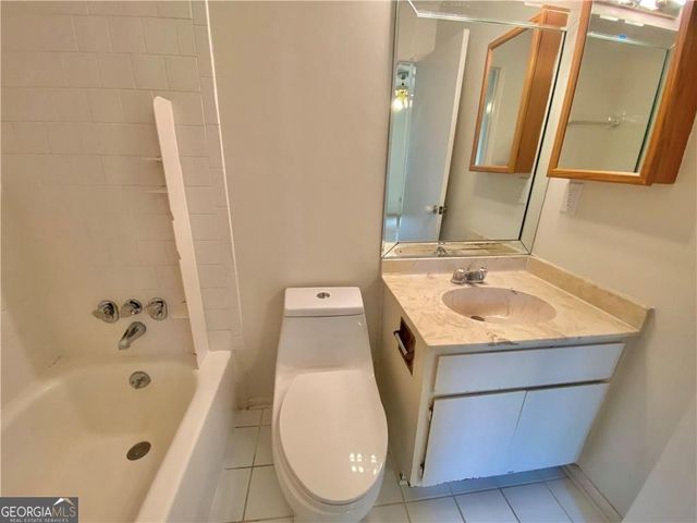 1148 Riverbend Club Drive SE, Atlanta, GA 30339