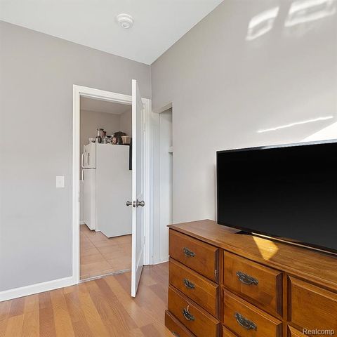 27861 Bohnhoff Street, Roseville, MI 48066