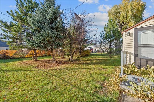 27861 Bohnhoff Street, Roseville, MI 48066